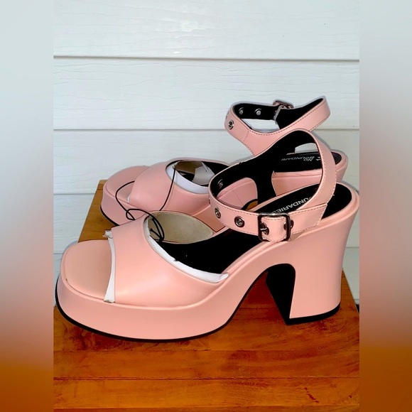 Women NWT No Boundaries Pink Grommet Heel Studs strap S11 Y2K vintage inspired - Picture 2 of 5